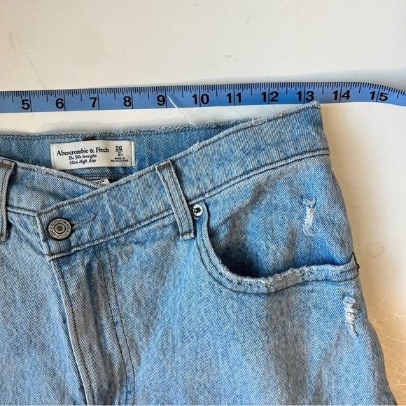 Abercrombie & Fitch Curve Love The 90’s Straight Ultra High Rise Light Wash - Picture 9 of 11